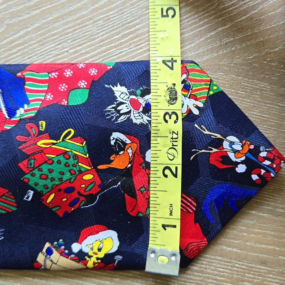 Looney Tunes Mania Necktie - Picture 6 of 6